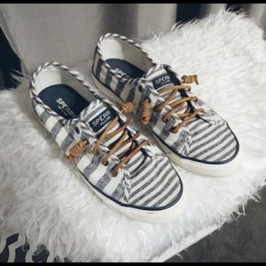 Sperry’s size 6